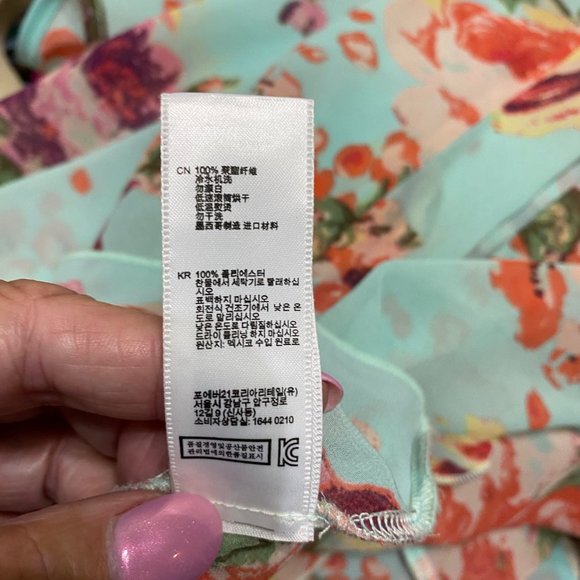 Forever 21 M Light Weight Sheer Hi-Lo Top w/Tie Back - Picture 9 of 9